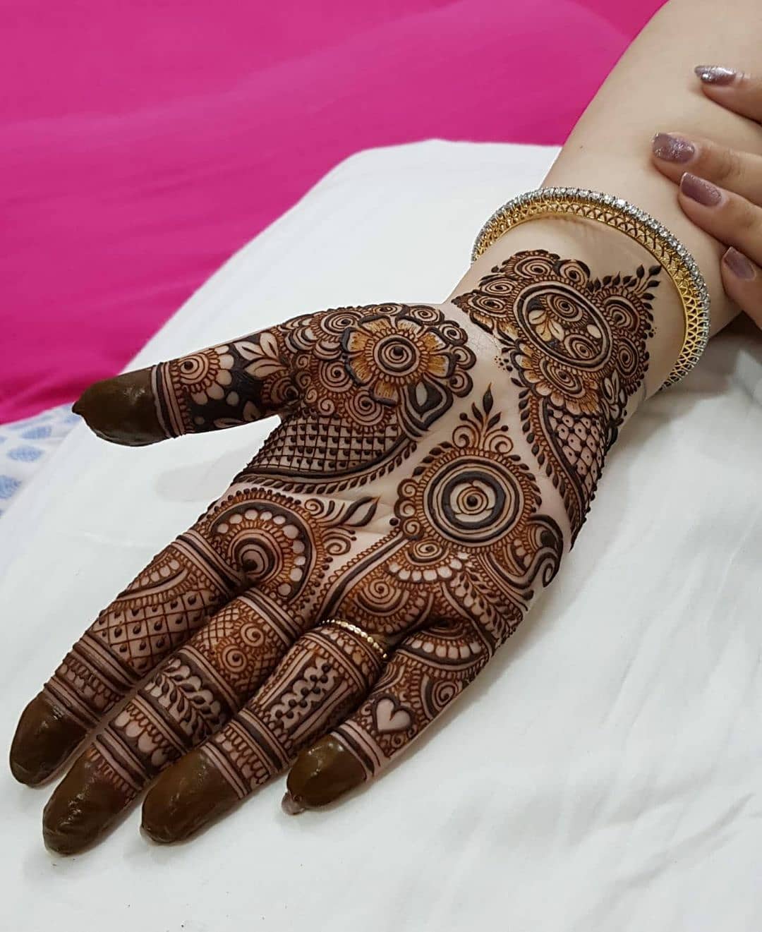 Karwa Chauth Mehendi Designs 2019: Best latest mehandi designs mahandi  photos simple Mehndi Design images - Karwa Chauth Mehendi Designs 2019:  करवा चौथ पर आजमाएं ये स्पेशल और सिंपल मेहंदी डिजाइन, पंचांग ...