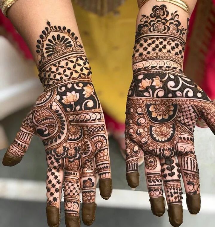 Karwa Chauth Mehndi Design PHOTOS: करवा चौथ पर हाथों पर लगाएं लेटेस्ट डिजाइन  के मेहंदी