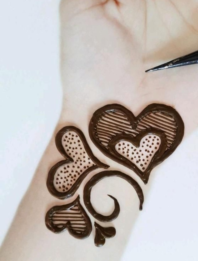 Heart Shape ❤️ Tattoo Mehndi Design|| Stylish Combination Letter Tattoo Mehndi  Design #reels #mehndi #mehandidesign #tattoo#tattoofor... | Instagram